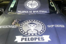 PM flagra crimes de porte ilegal de arma de fogo e receptação em Maceió e Jacuípe