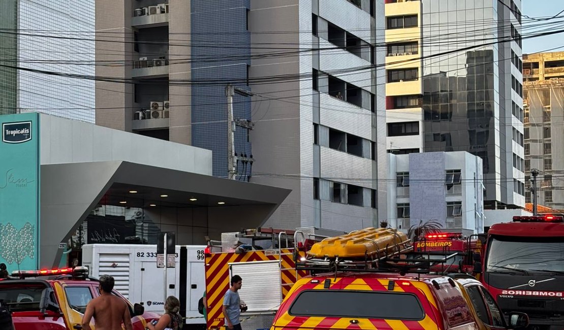 VÍDEO: PM do DF morre após inalar fumaça enquanto ajudava a resgatar hóspedes durante princípio de incêndio em hotel, em Maceió