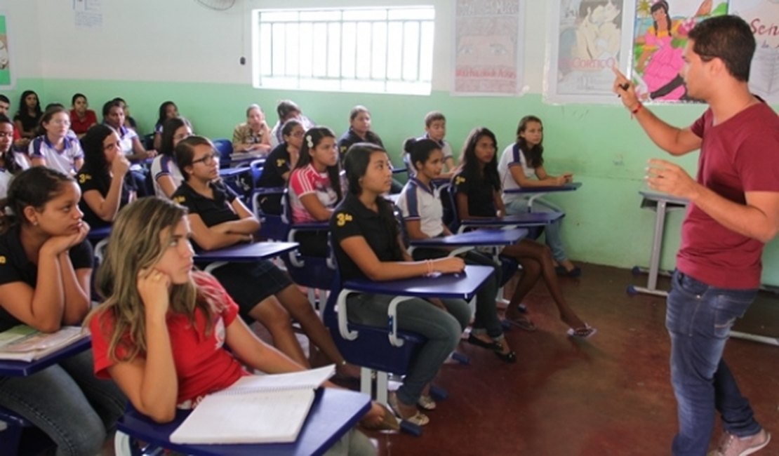 Governo de AL garante piso salarial a professores instituído pelo Ministério da Educação