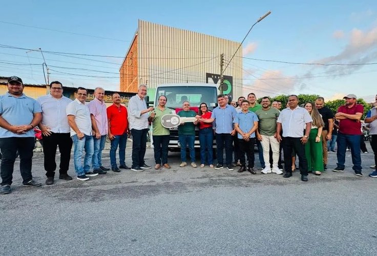 Prefeitura de Junqueiro recebe novos veículos para reforçar infraestrutura e recursos hídricos