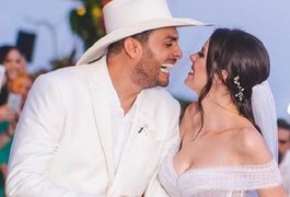 Cantor Mano Walter se casa com modelo em sua mansão na Barra Nova