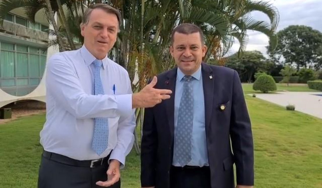 Assessor de Bolsonaro critica jornalismo apresentado por âncora na Record: ‘Totalmente comunista’