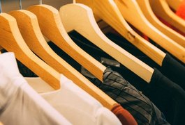 Homem e receptadora são presos horas após furto de peças de roupa em loja no Centro de Arapiraca