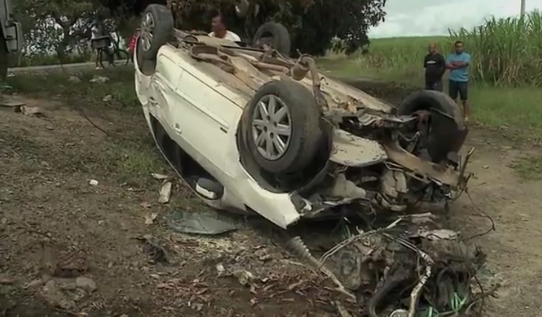 Dupla rouba carro, provoca acidente e troca tiros com a PM em Alagoas