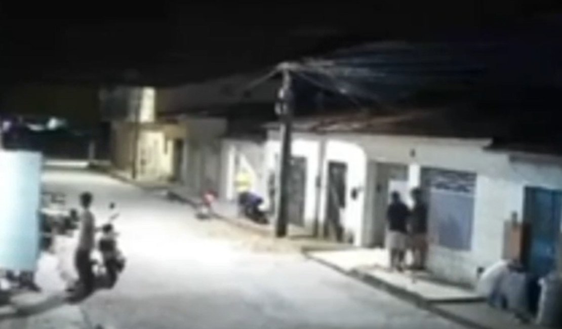 Câmeras registram assassinato de jovem durante briga com amigo em São Miguel dos Campos