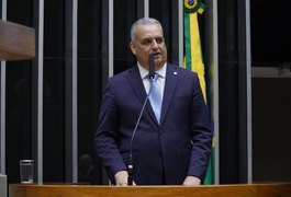 Alfredo Gaspar cobra esclarecimentos do Governo de Alagoas sobre uso indevido de dados de alunos e professores em plataforma de empresa condenada