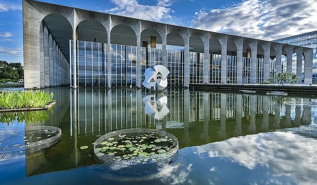 Concurso para diplomata tem edital autorizado e salário de R$ 20,9 mil; veja vagas