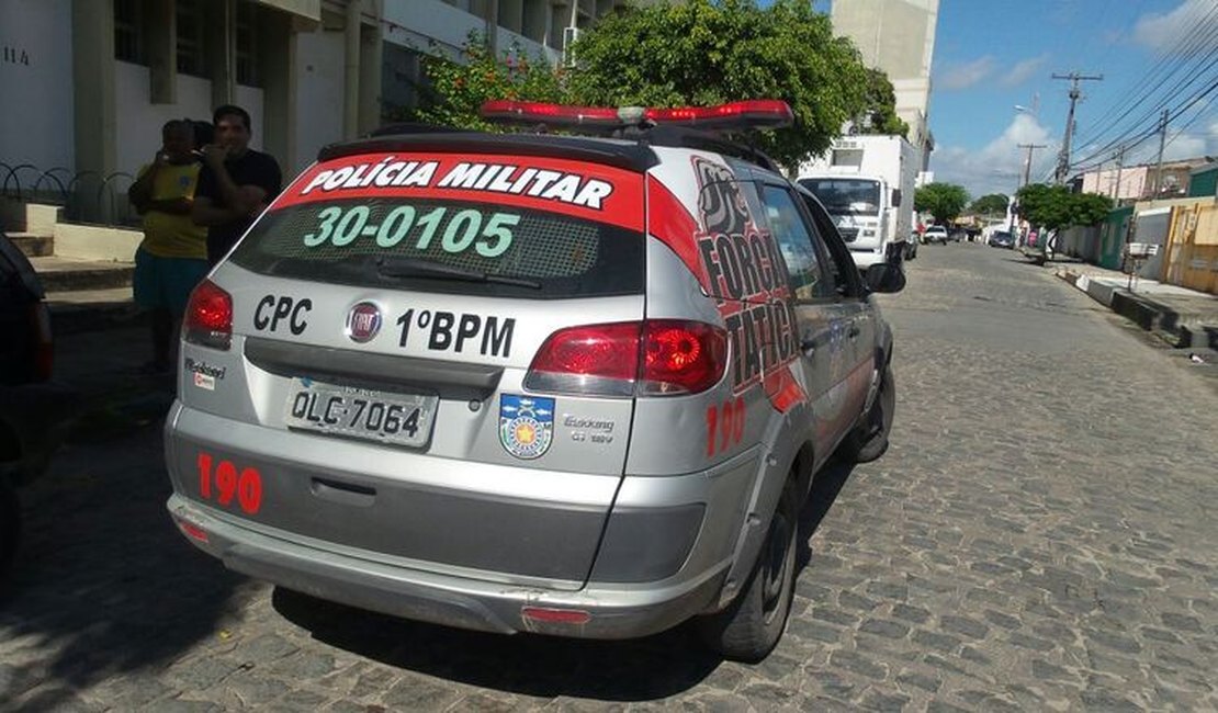 Mulher morre após ser apedrejada na madrugada desta terça, em Maceió