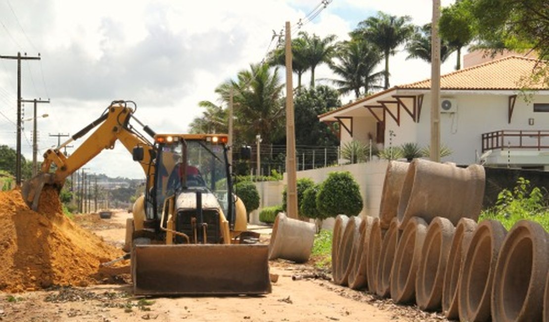 Ruas do bairro Novo Horizonte ganham drenagem e pavimentação