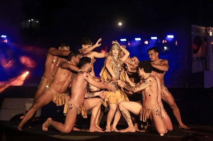 VÍDEO: Cena do bacanal de Herodes gera críticas em encenação da Paixão de Cristo, em Gravatá (PE)