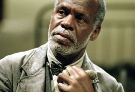 Dilma Rousseff recebe o apoio do ator Danny Glover