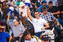 Gilvan Barros celebra o Casamento do Matuto em Girau do Ponciano e estreita ainda mais os laços com seus conterrâneos ao lado de JHC