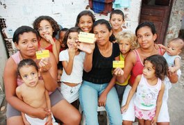 Senadores convidam presidente da Caixa para explicar boatos sobre fim do Bolsa Família