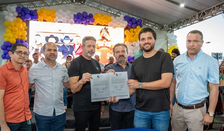 Prefeito Lucas Santos entrega obras para a saúde e educação e assina ordens se serviços