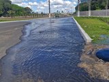 Vazamento provoca desperdício de água potável na Avenida Benedito de Lira e gera reclamações em Arapiraca