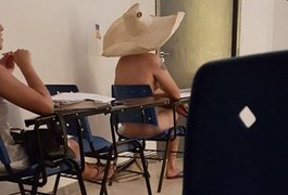 Aluno assiste aula em faculdade de Goiás totalmente nu