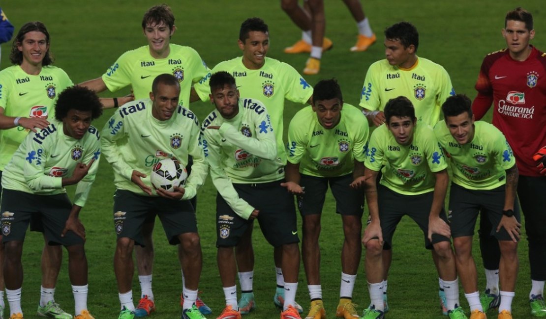 Dunga mantem Thiago Silva no banco no amistoso desta quarta-feira contra a Turquia.