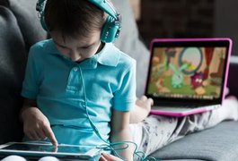 ECA Digital começa a valer e impõe novas regras para crianças e jovens em redes sociais, jogos e sites