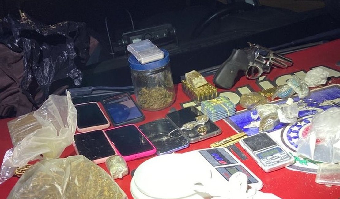 Após rastreio de celular, PM prende quatro suspeitos de tráfico e roubos