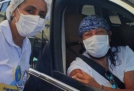 Bell Marques recebe 1ª dose da vacina contra o coronavírus: ‘Dose de esperança’