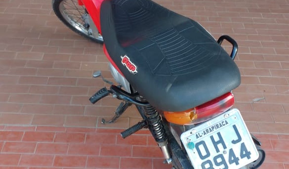 Poucos minutos após o roubo, PM recupera moto e prende suspeito em Lagoa da Canoa