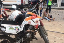 Mulher fica ferido após colisão entre motos no Centro de Arapiraca