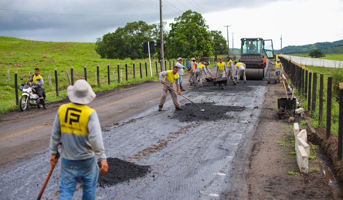 Federalização de rodovias: obras da BR-424 devem ser concluídas em até três meses, diz Renan Filho