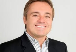 Com futuro indefinido na Record, Gugu Liberato pode voltar ao SBT