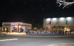 Luciano Barbosa inaugura ginásio de esportes, nova Arapiraquinha e Praça no povoado Bananeiras, em Arapiraca