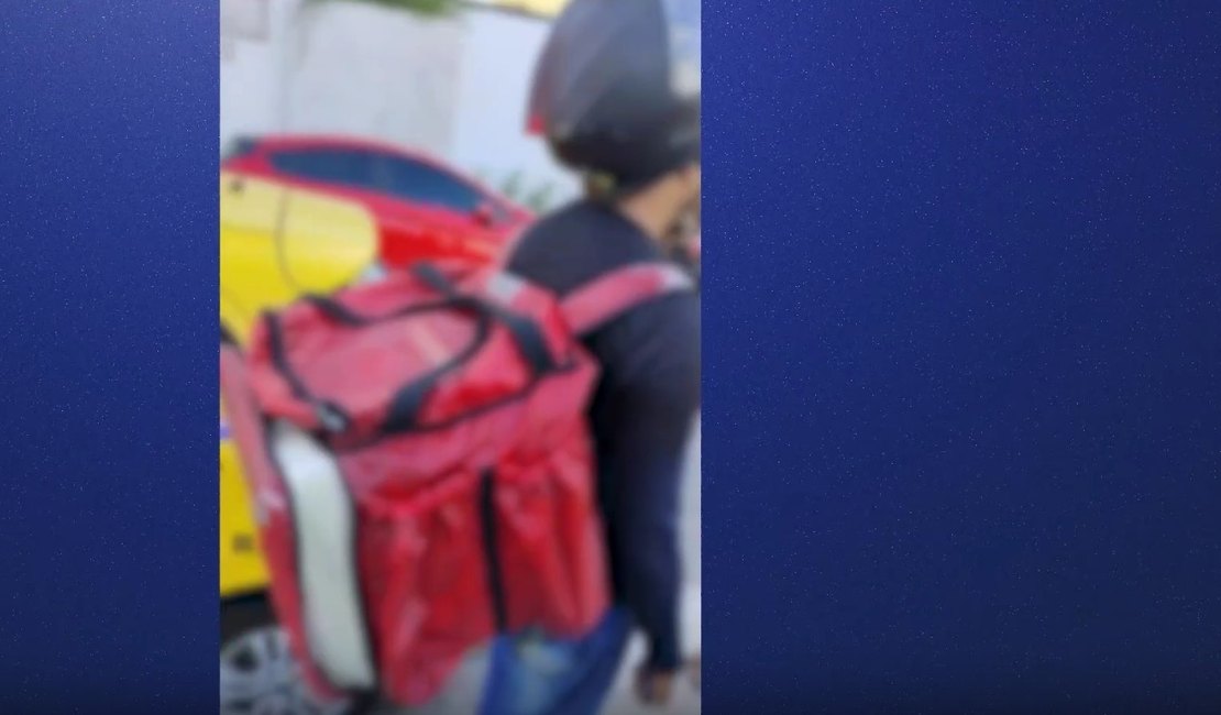 Mulher se recusa a pagar comida e entregadores realizam buzinaço na porta de prédio na Ponta Verde, em Maceió