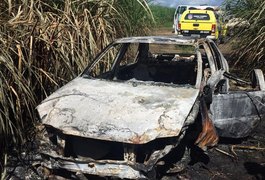 Polícia Rodoviária encontra carro com queixa de roubo incendiado na AL 105