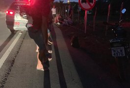 Jovem morre baleado ao passar de moto pela rodovia AL 110, em Arapiraca