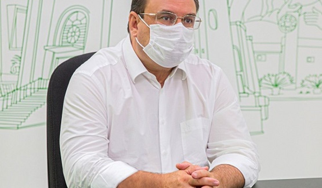 Prefeito Luciano Barbosa revela em rede social que não haverá falta de testes rápidos em Arapiraca