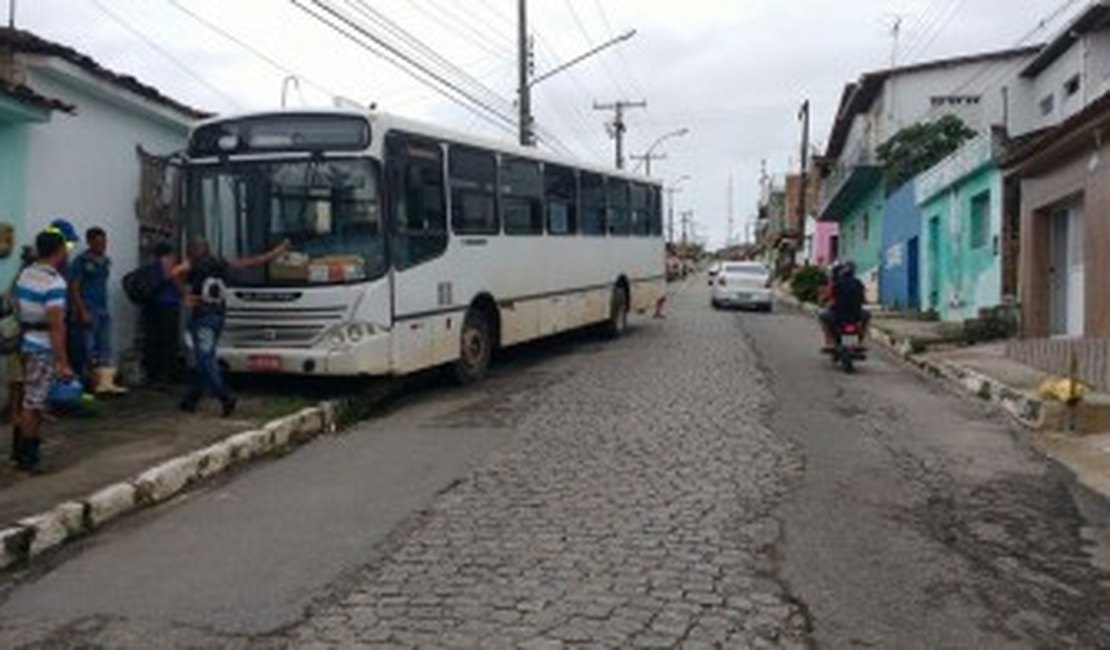 Ônibus desgovernado assusta trabalhadores em São Miguel dos Campos