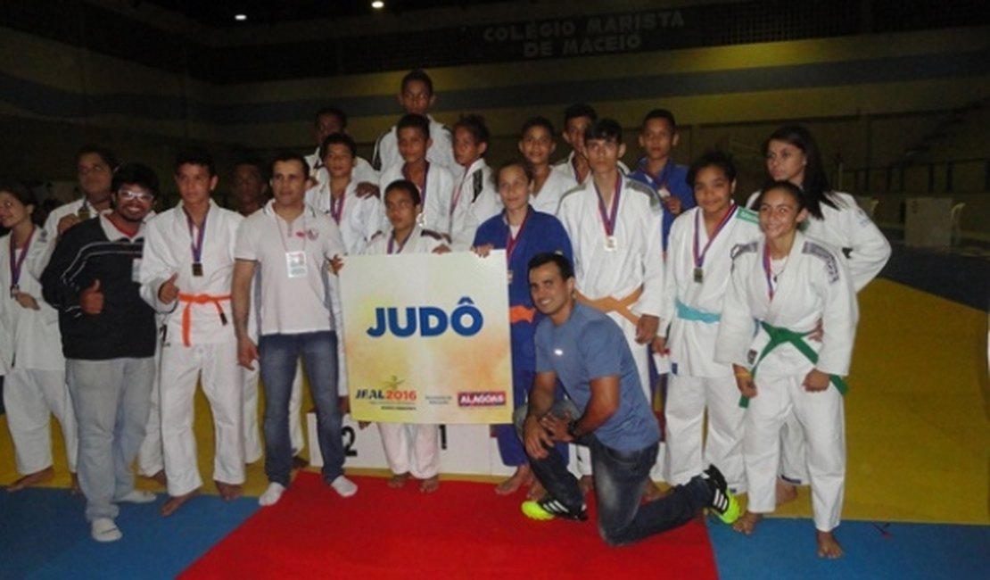 Estudantes de AL participam dos Jogos Escolares da Juventude
