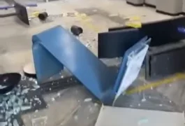 Homem entra em agência do Banco do Brasil e quebra tudo em Batalha