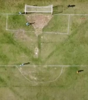 Linhas tortas do gramado viralizam em jogo do Campeonato Piauiense