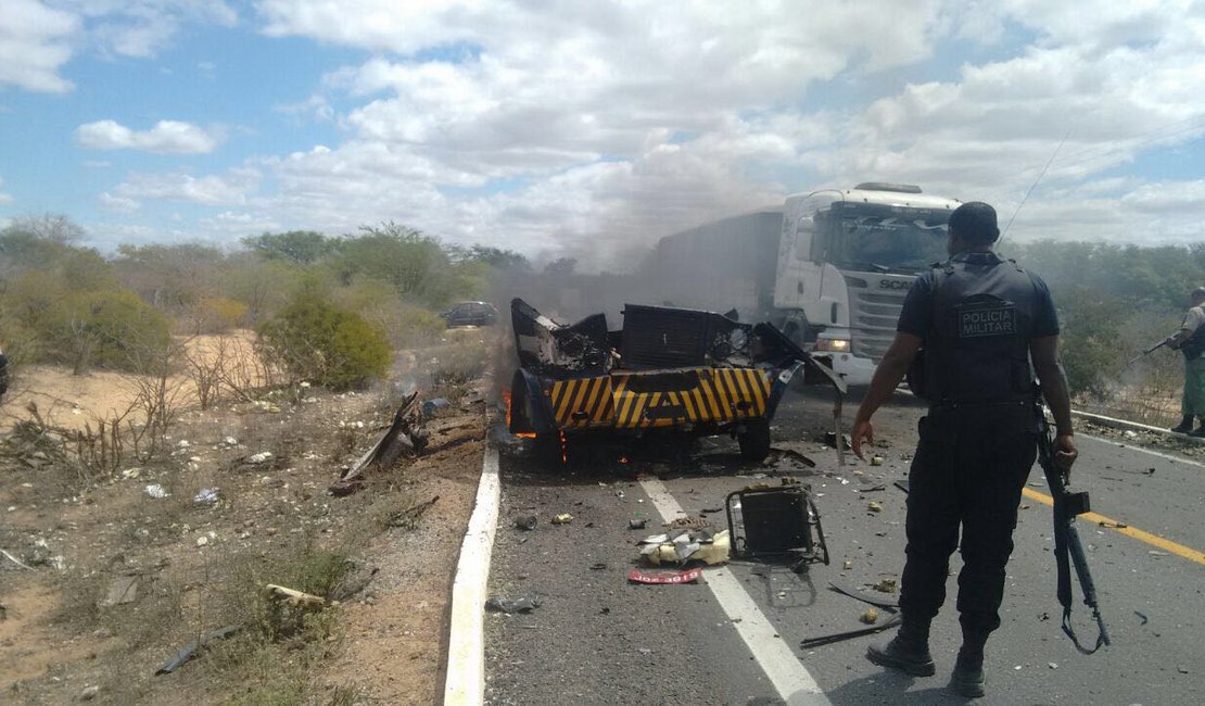 Bandidos explodem carro forte no Sertão de Pernambuco; veja vídeo