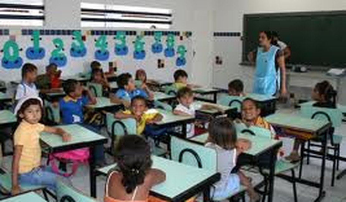Célia Rocha garante reajuste para professores