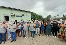Sob comoção, servidores do HEA prestam homenagem a servidor que faleceu devido à Covid-19