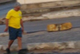 Vídeo. Homem é flagrado retirando paletes de passagens de idosos em Arapiraca