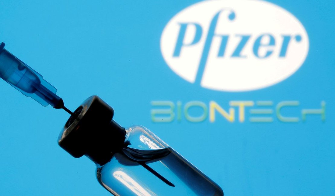 Pfizer apresenta pedido de vacina mais forte contra variante Ômicron