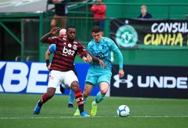 Com gol de Bruno Henrique, Flamengo bate Chapecoense e segue na liderança