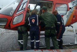 Vítima de acidente de moto é socorrida de helicóptero em estado grave no interior de AL