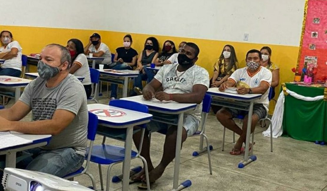 Prefeitura de Penedo lança Bolsa Auxílio Permanência para estudantes da EJA