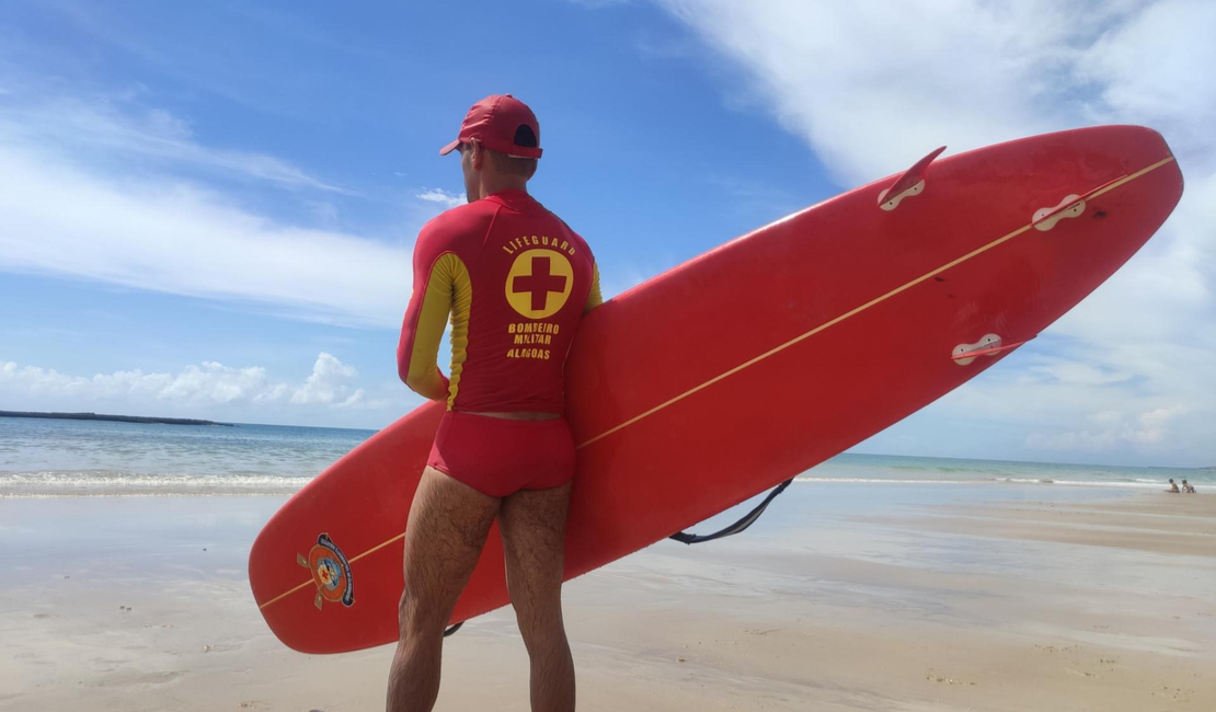 Corpo de Bombeiros resgata quatro pessoas de afogamento na Praia do Francês