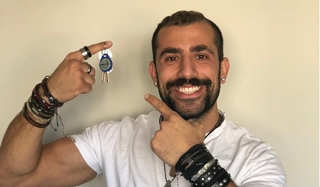 Kaysar comemora chegada de família ao Brasil: 'Melhor dia do mundo”