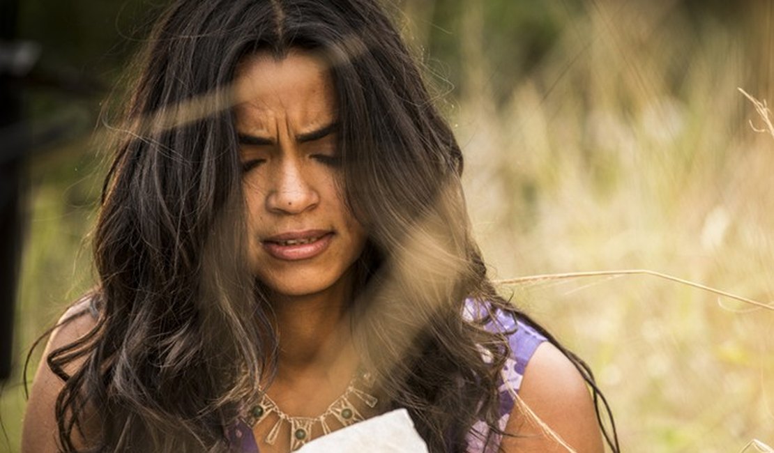 Luzia rasga as cartas de Tereza e revela culpa pela perda de Santo