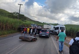Grave acidente envolvendo caminhão, carro e van deixa feridos em rodovia de Pernambuco