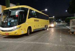 Dois ônibus interestaduais são assaltados em AL e passageiro desaparece em canavial